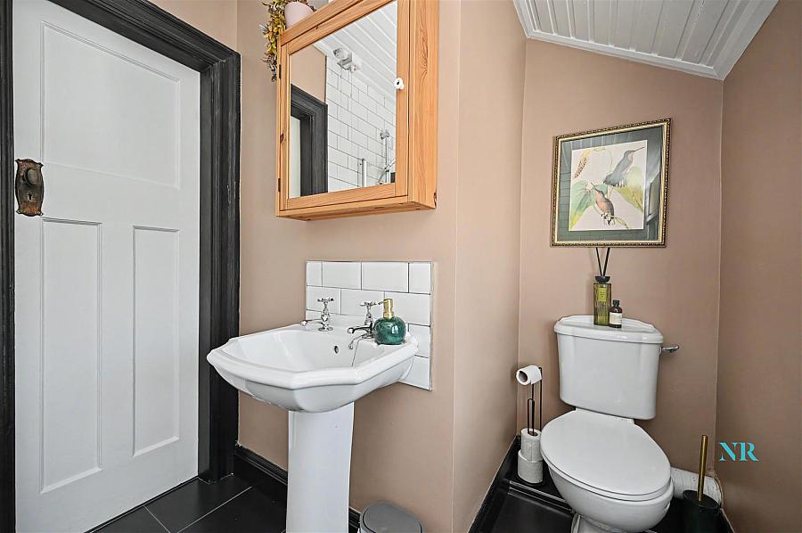 15 Bloomfield Gardens