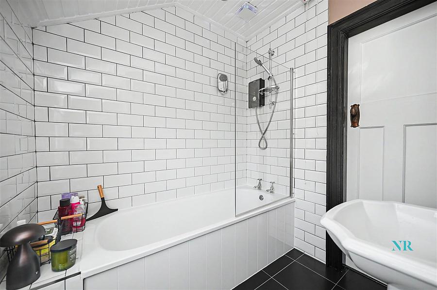 15 Bloomfield Gardens