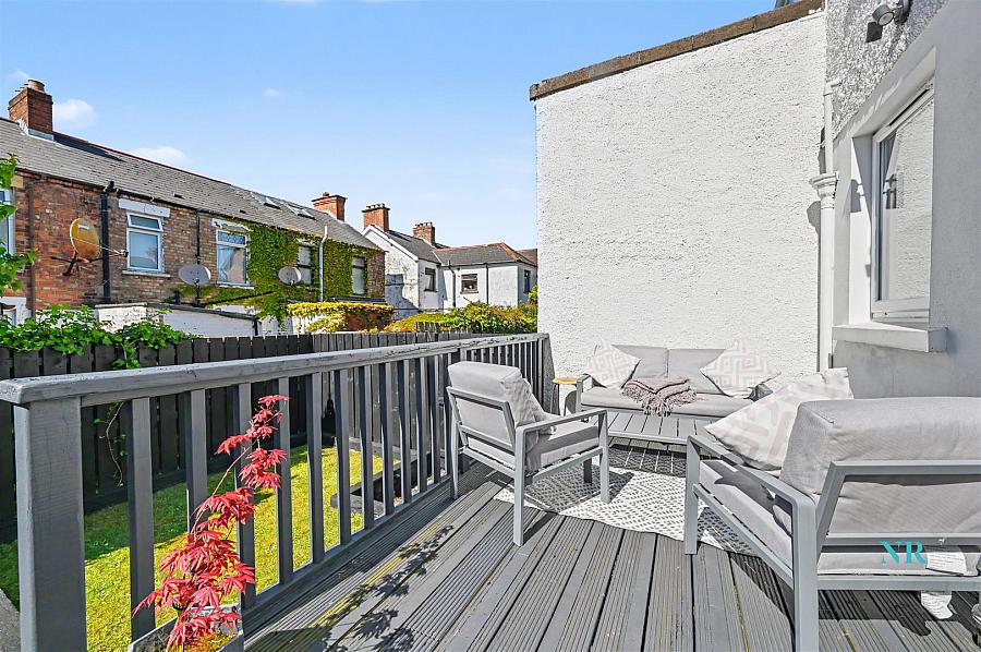 15 Bloomfield Gardens