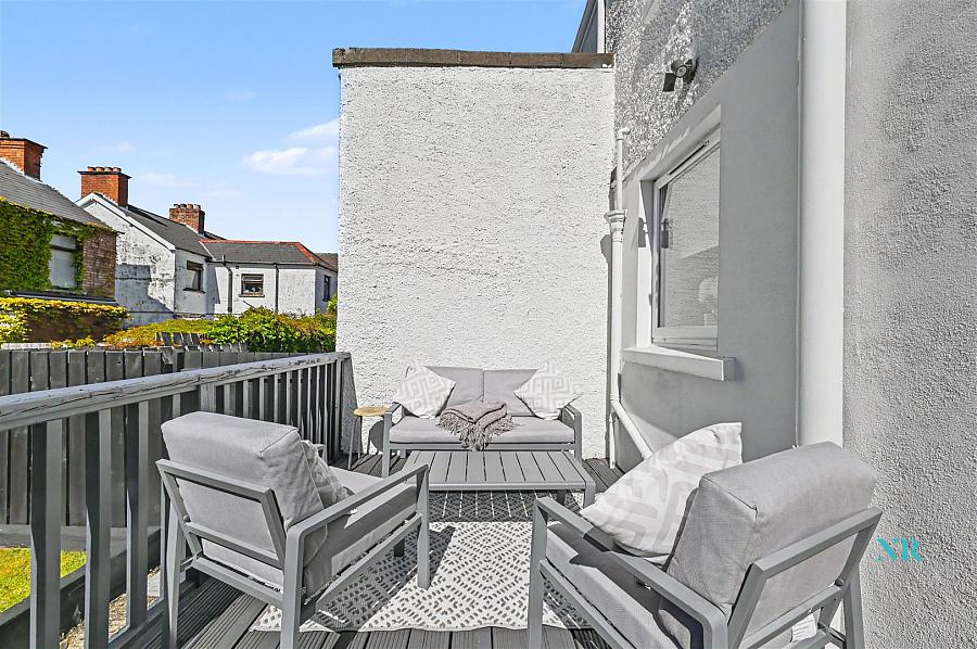 15 Bloomfield Gardens