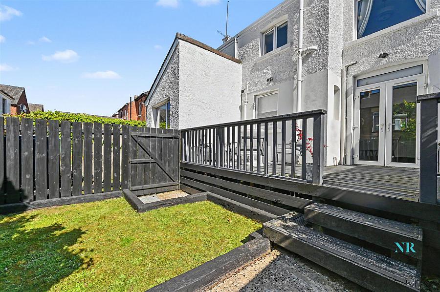 15 Bloomfield Gardens