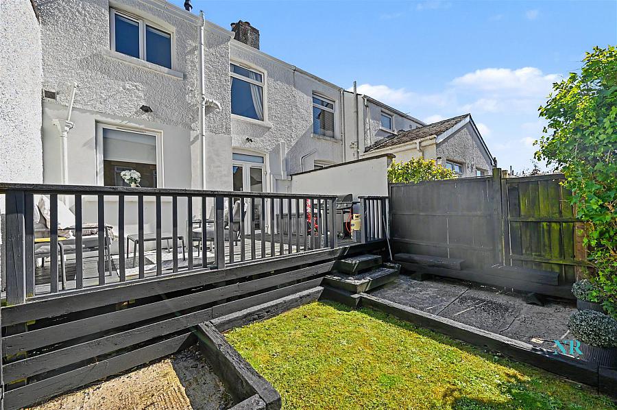 15 Bloomfield Gardens