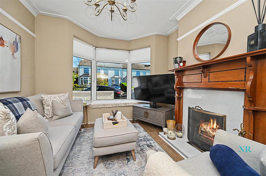 15 Bloomfield Gardens