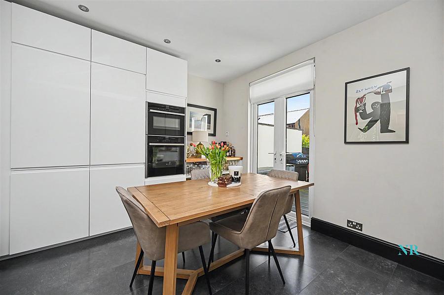 15 Bloomfield Gardens