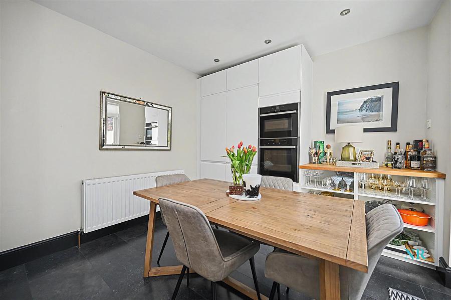 15 Bloomfield Gardens