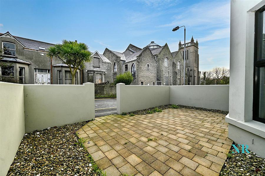 Apt 2, 1 Springfield Road