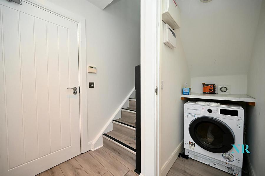 Apt 2, 1 Springfield Road