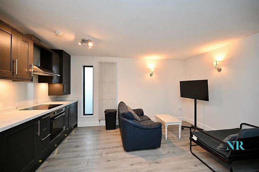 Apt 2, 1 Springfield Road