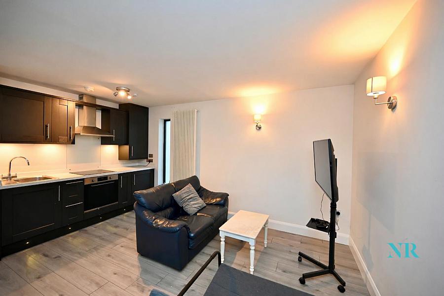 Apt 2, 1 Springfield Road