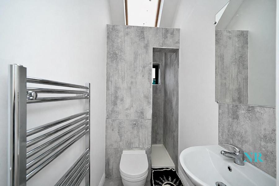 Apt 2, 1 Springfield Road