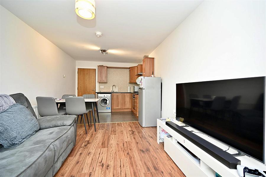 Apt 9, 1 Woodcot Avenue