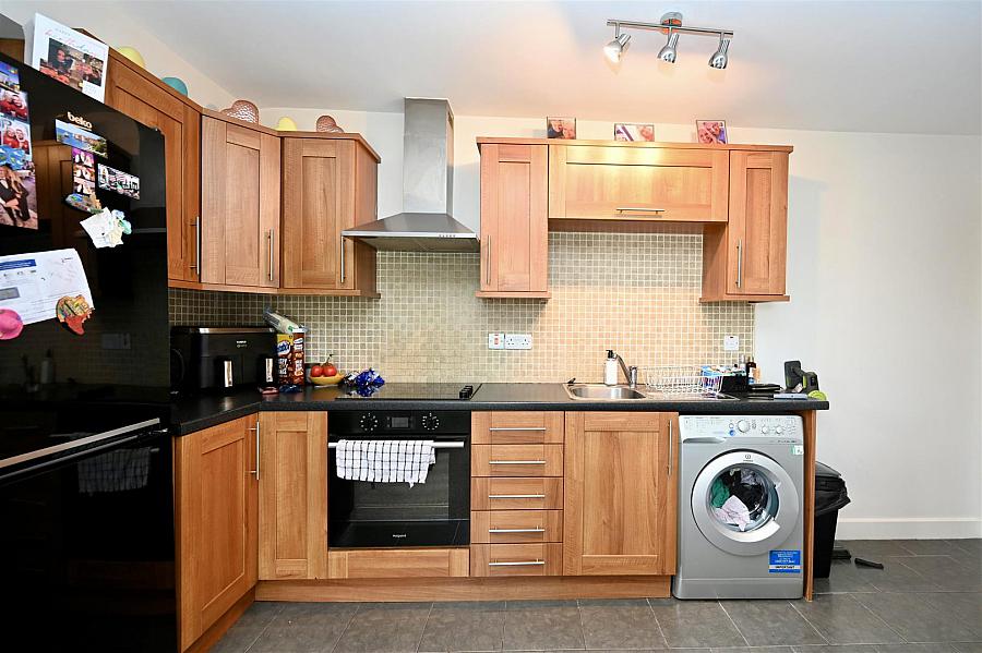 Apt 8, 1 Woodcot Avenue