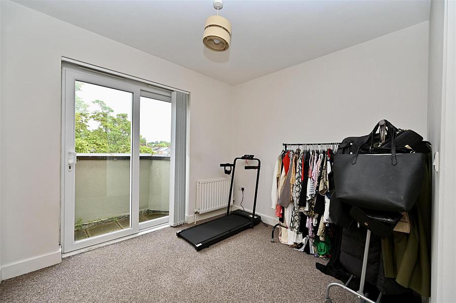 Apt 8, 1 Woodcot Avenue