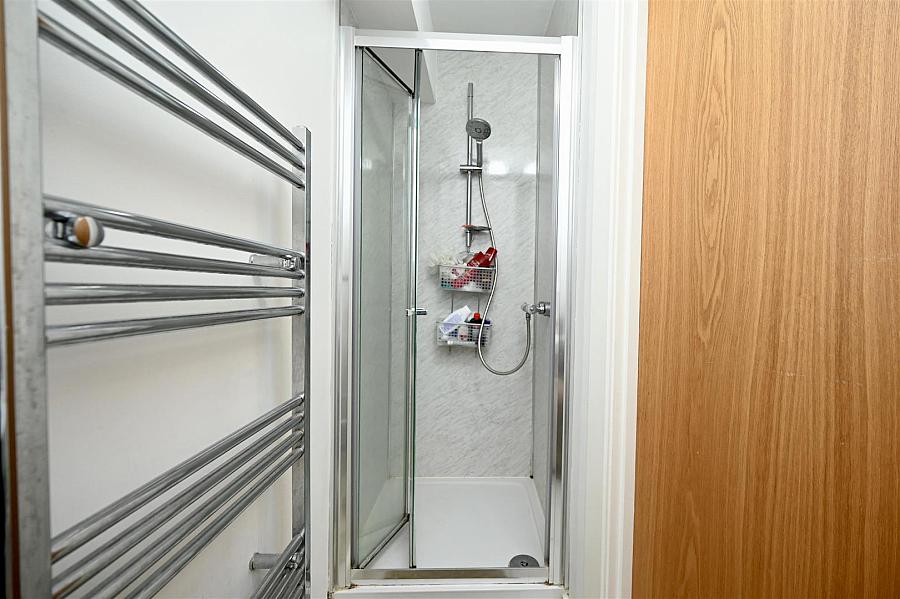 Apt 8, 1 Woodcot Avenue
