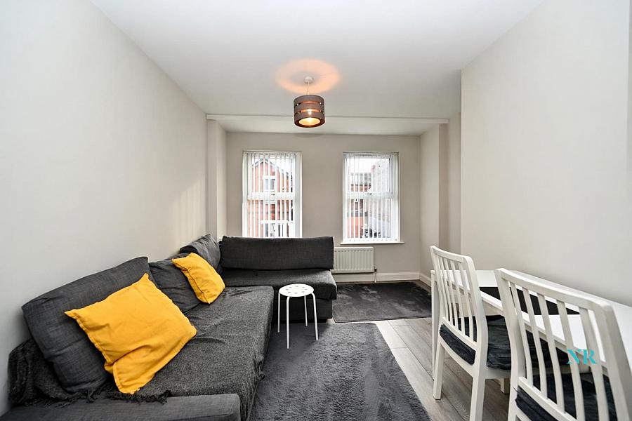 Apt 4, 1 Woodcot Avenue