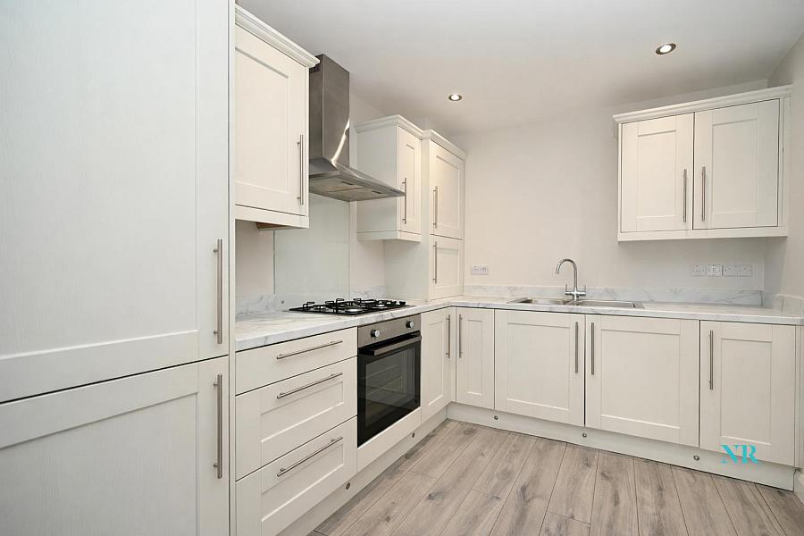 Apt 4, 1 Woodcot Avenue