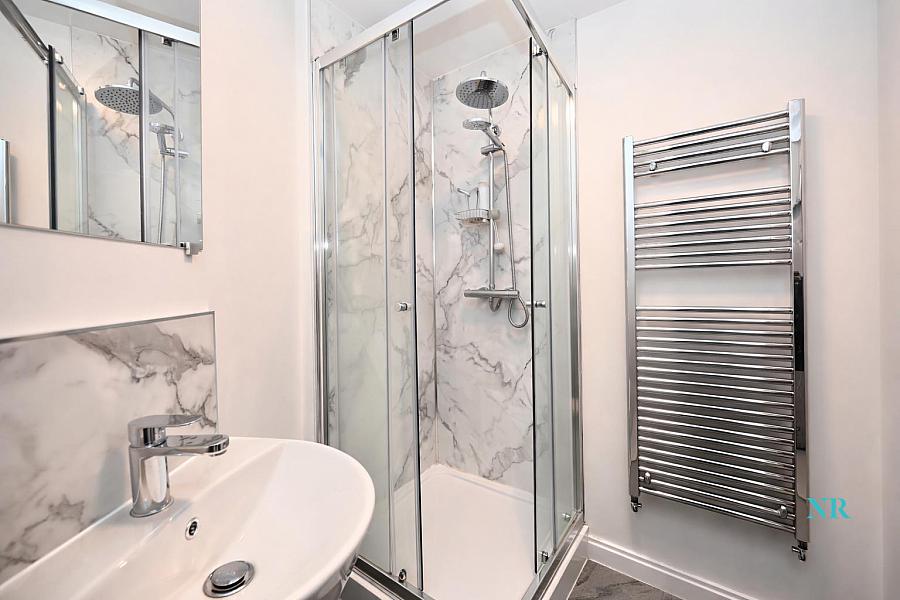 Apt 4, 1 Woodcot Avenue