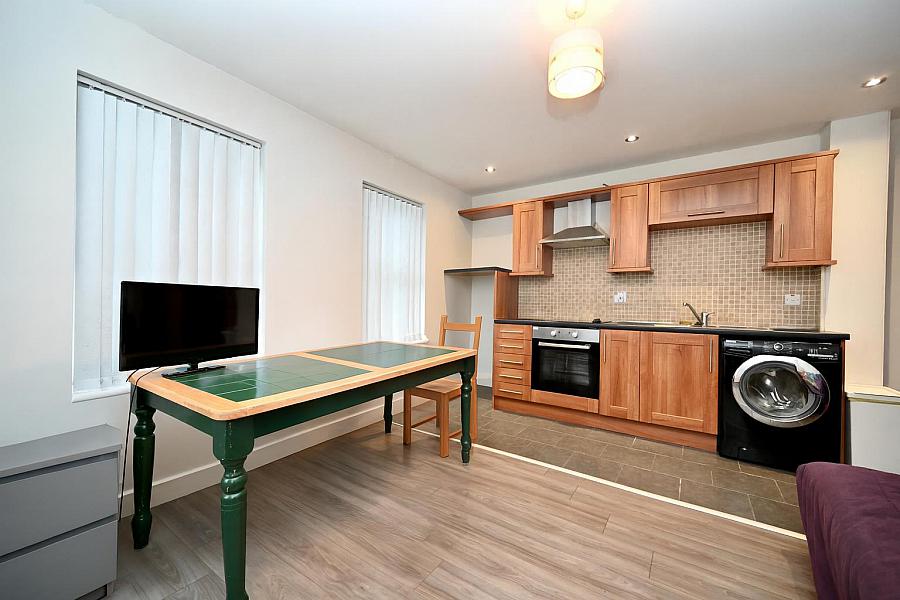 Apt 2, 1 Woodcot Avenue