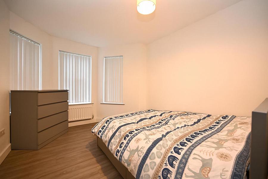 Apt 2, 1 Woodcot Avenue