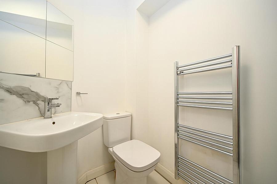 Apt 2, 1 Woodcot Avenue