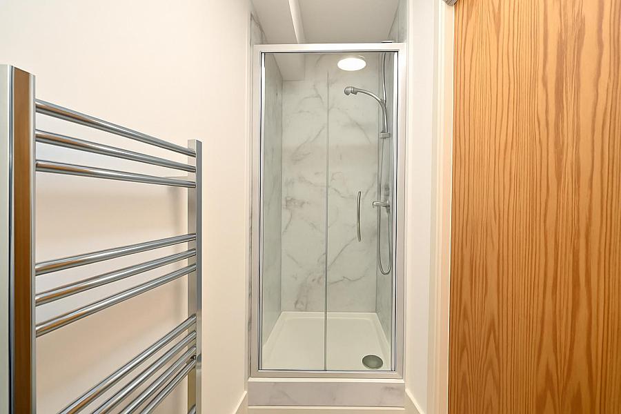 Apt 2, 1 Woodcot Avenue