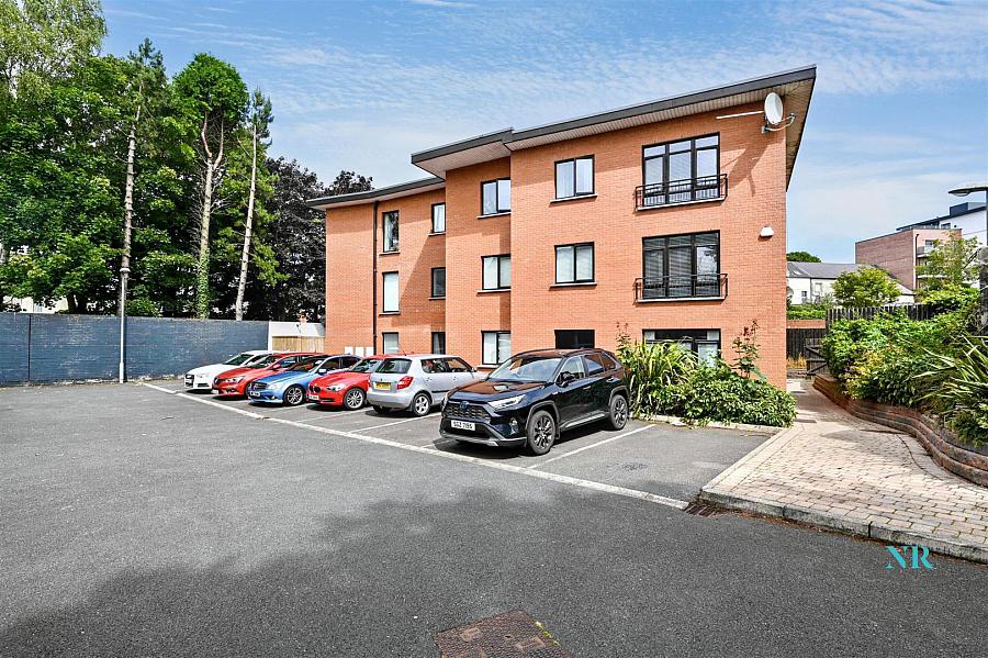 Apt 4, 39 Dundela Crescent