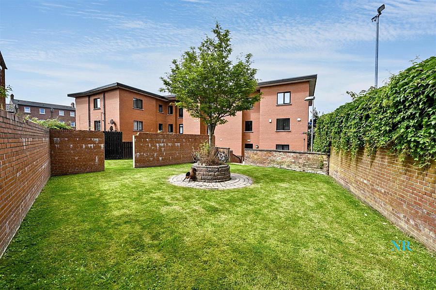Apt 4, 39 Dundela Crescent