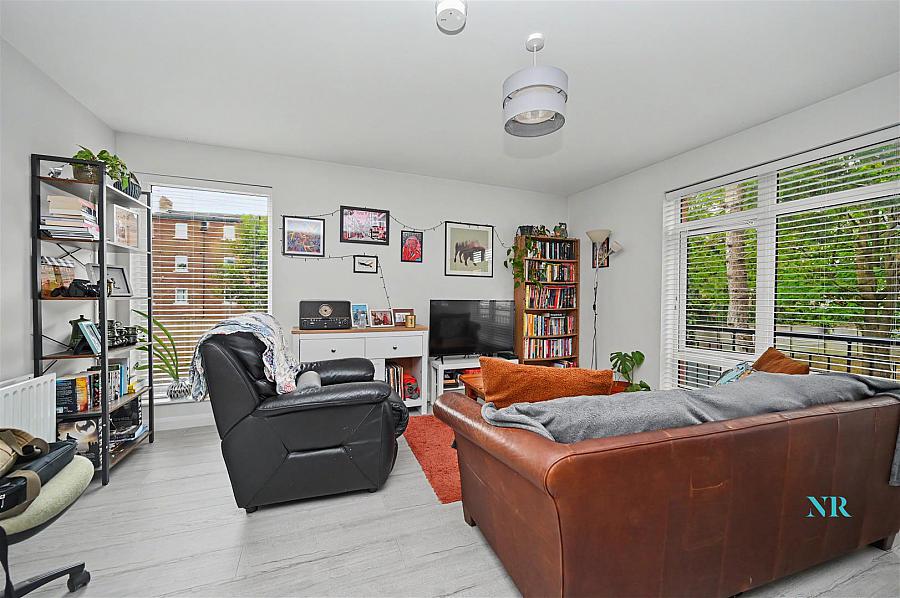 Apt 4, 39 Dundela Crescent