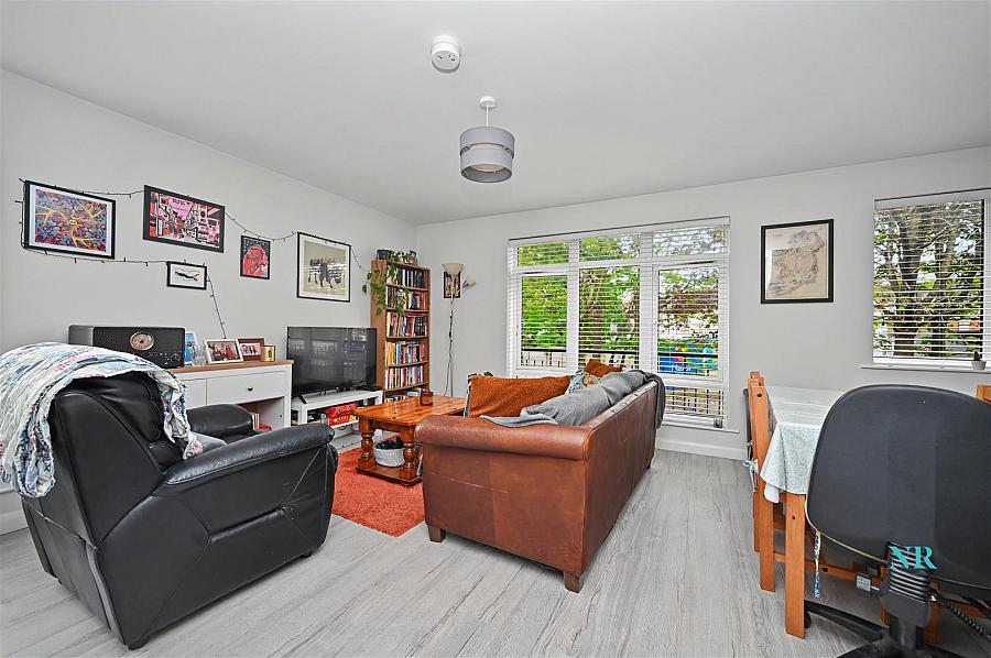 Apt 4, 39 Dundela Crescent