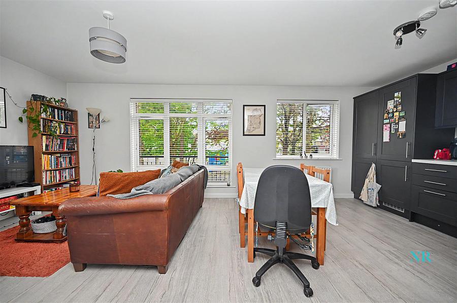 Apt 4, 39 Dundela Crescent