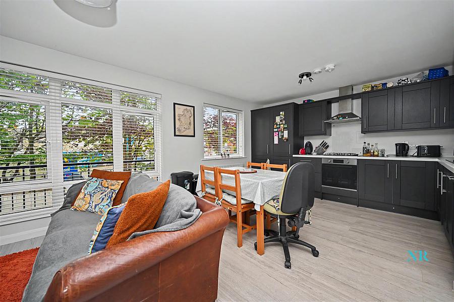 Apt 4, 39 Dundela Crescent