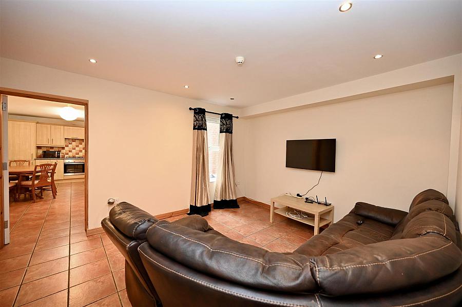 Room Rental 1 34C Edinburgh Street