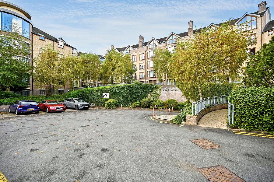 Park Royal 841c Upper Lisburn Road