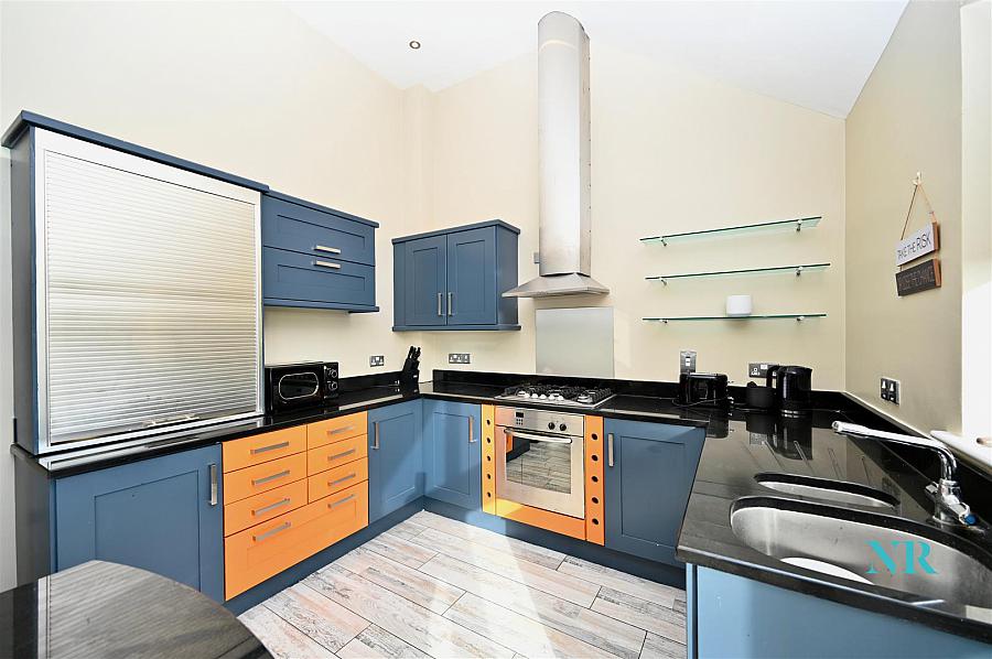 Penthouse - Apt 83, Park Royal 841C Upper Lisburn Road