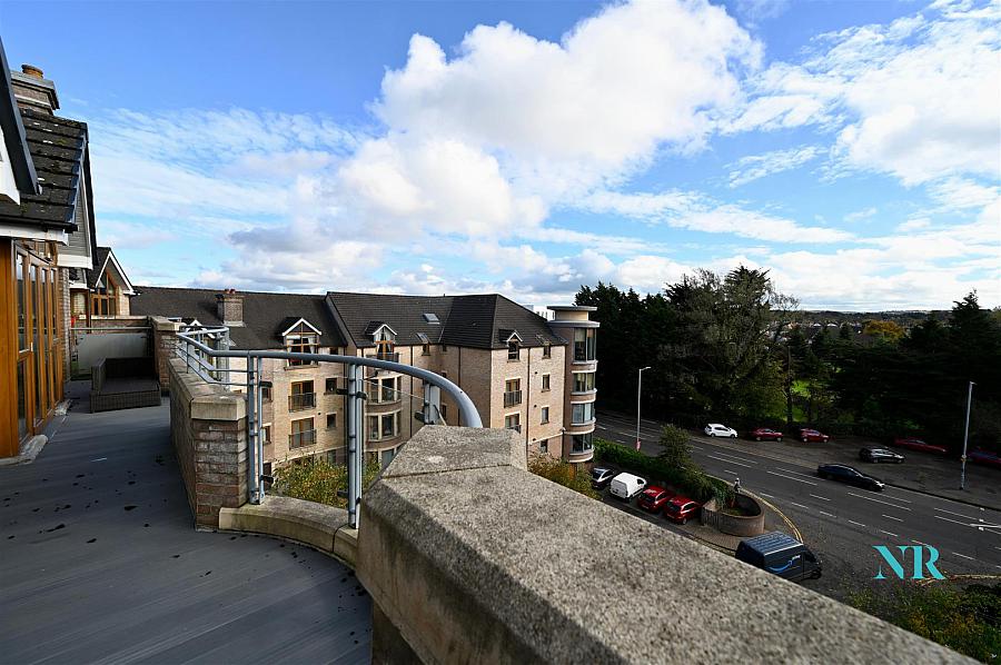 Penthouse - Apt 83, Park Royal 841C Upper Lisburn Road