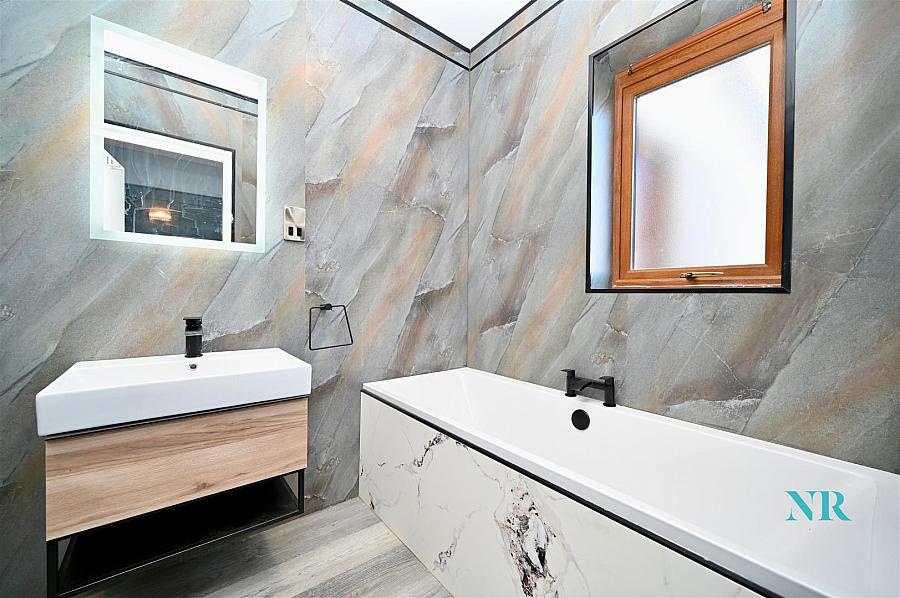 Penthouse - Apt 83, Park Royal 841C Upper Lisburn Road