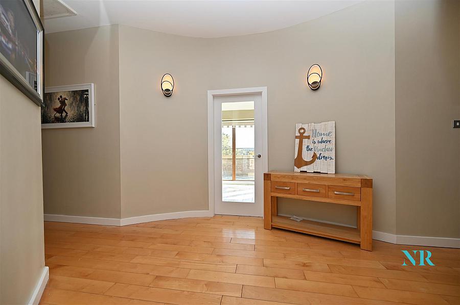 Penthouse - Apt 83, Park Royal 841C Upper Lisburn Road