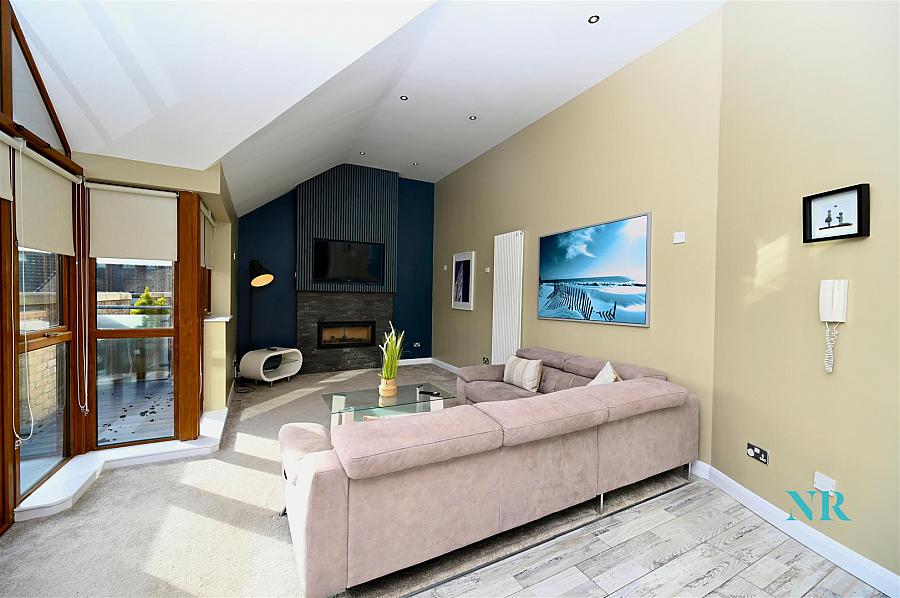 Penthouse - Apt 83, Park Royal 841C Upper Lisburn Road
