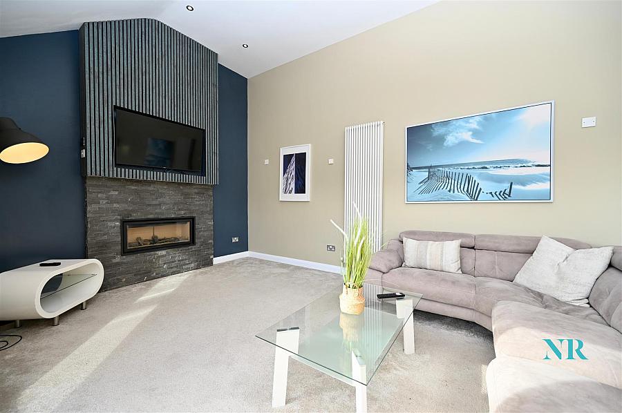 Penthouse - Apt 83, Park Royal 841C Upper Lisburn Road