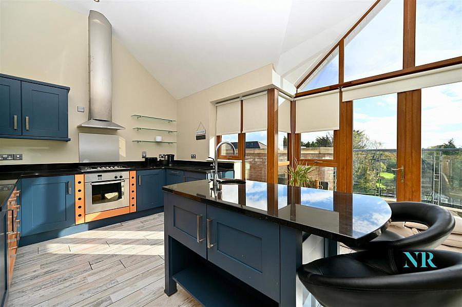 Penthouse - Apt 83, Park Royal 841C Upper Lisburn Road