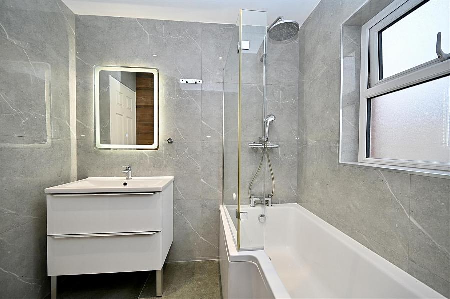 9 Catherine Street North