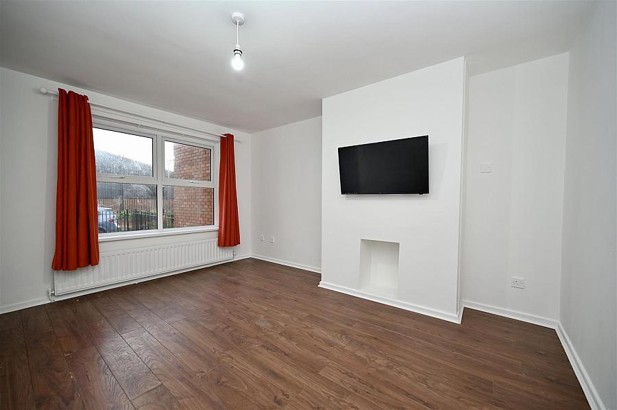 9 Catherine Street North