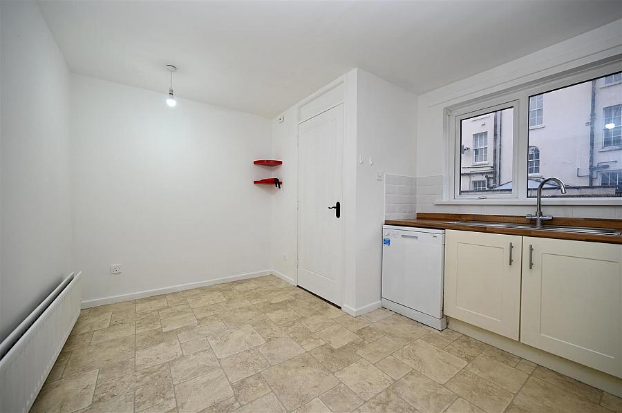 9 Catherine Street North