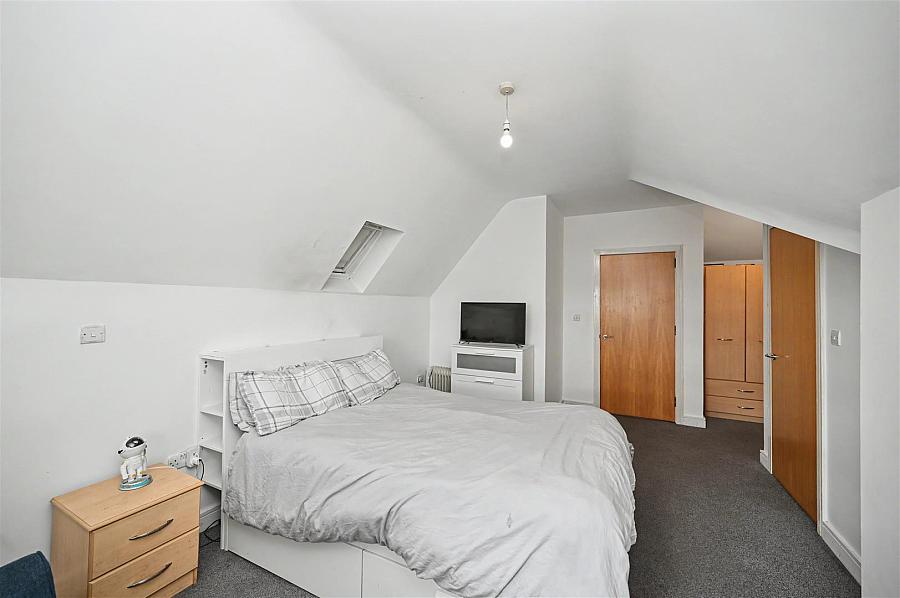 Apt 11 Kingsway Court