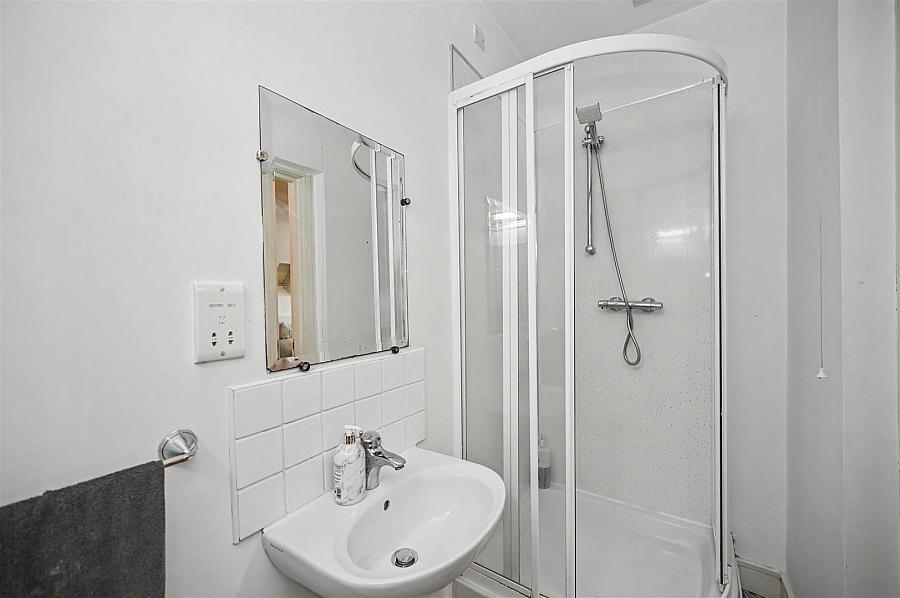 Apt 11 Kingsway Court