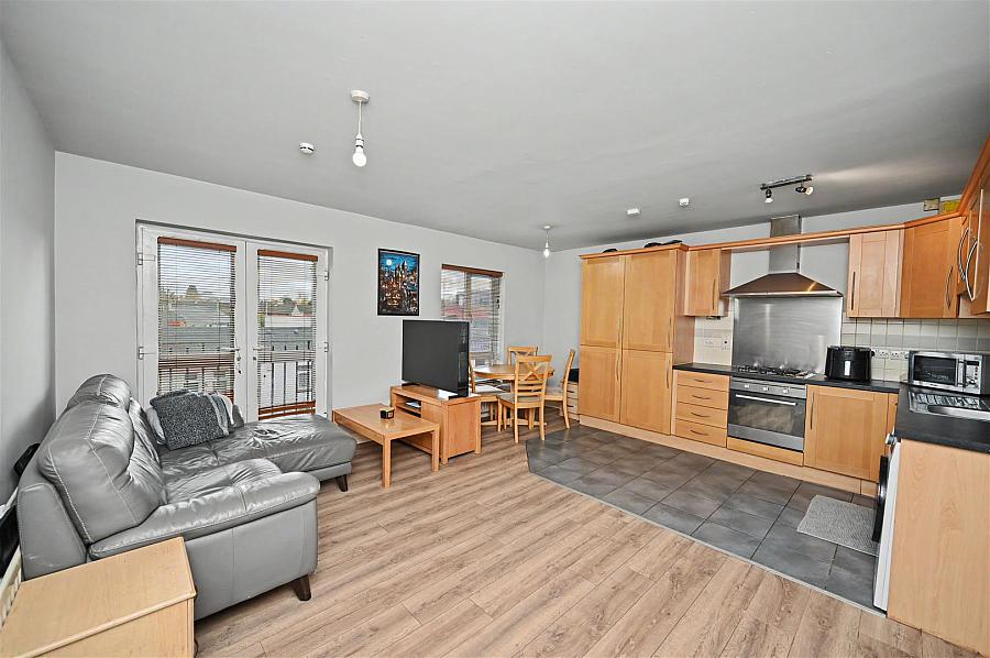 Apt 11 Kingsway Court