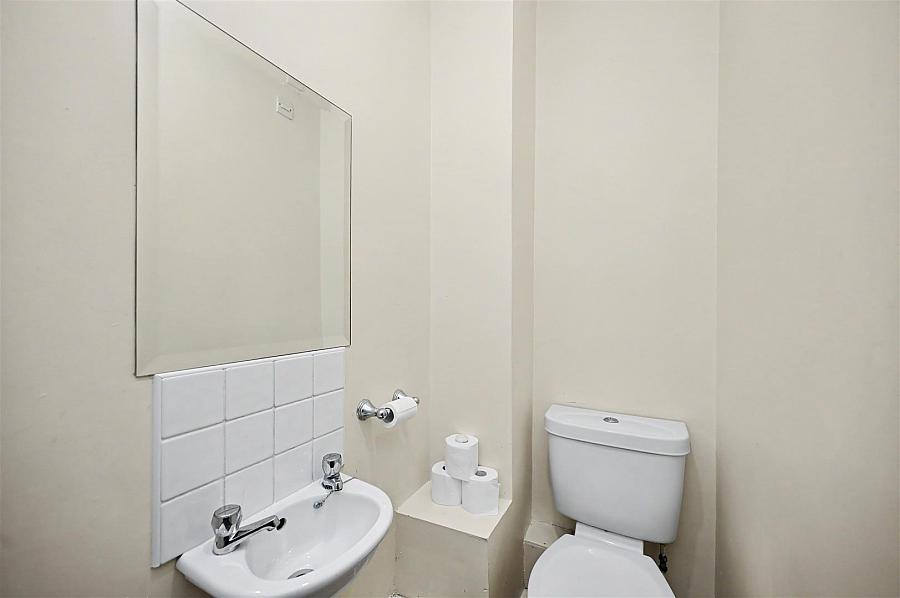 Apt 11 Kingsway Court