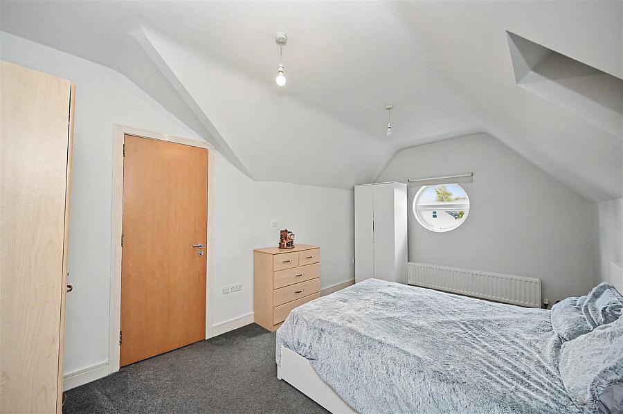 Apt 11 Kingsway Court