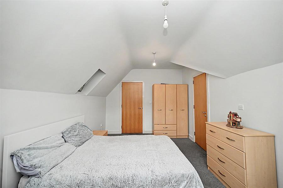 Apt 11 Kingsway Court