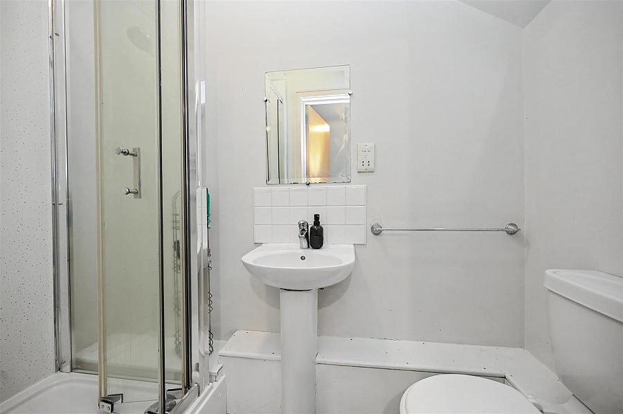 Apt 11 Kingsway Court